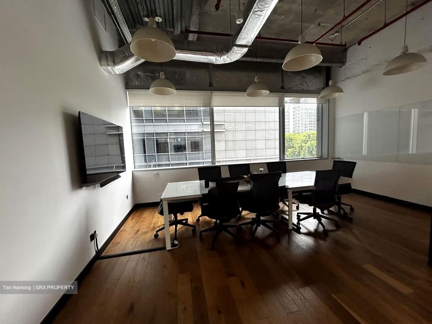 UE Square (D9), Office #558228241